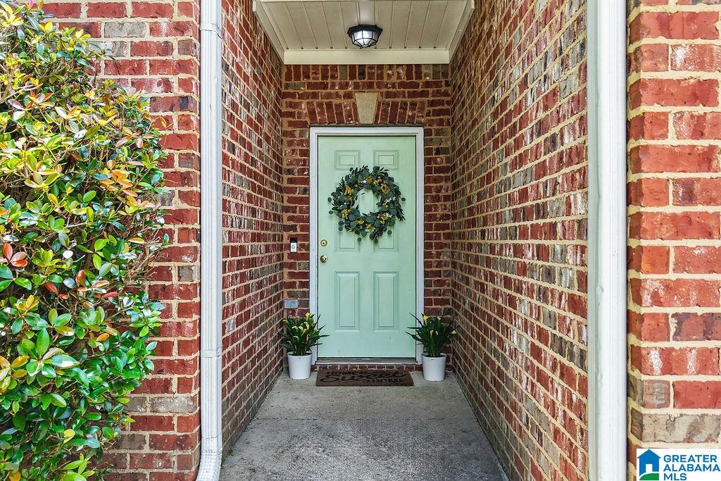 303 Meadow Circle Alabaster, AL 35114 - Photo 3 of 31