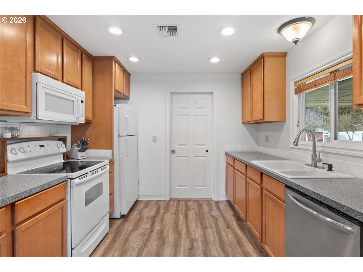 18191 Highway 211 Molalla, OR 97038 - Photo 11 of 42