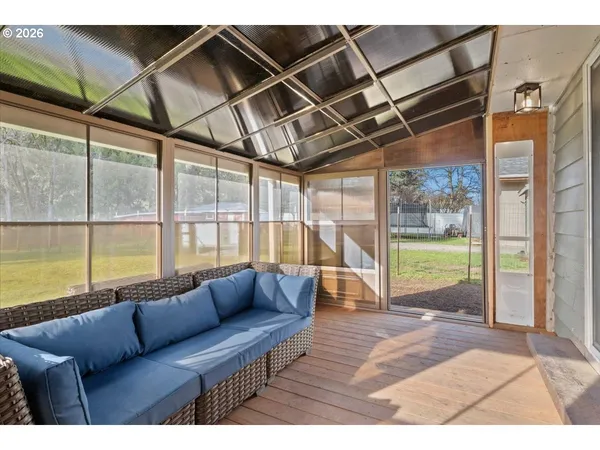 $515,000 | 18191 Highway 211, Molalla, OR 97038