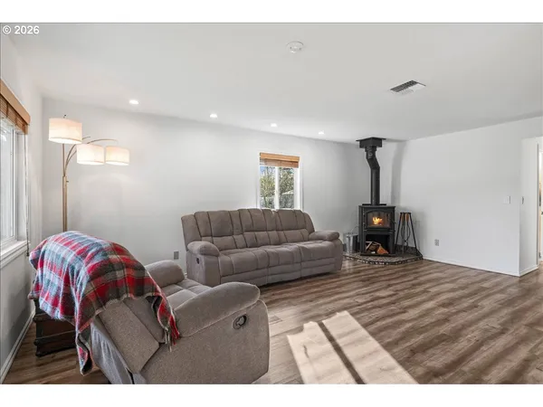 $515,000 | 18191 Highway 211, Molalla, OR 97038