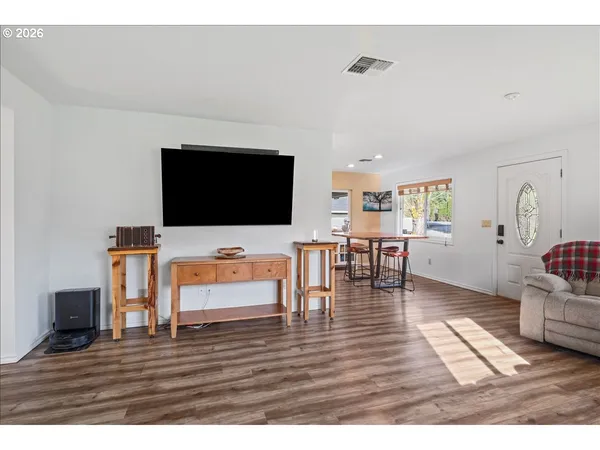 $515,000 | 18191 Highway 211, Molalla, OR 97038