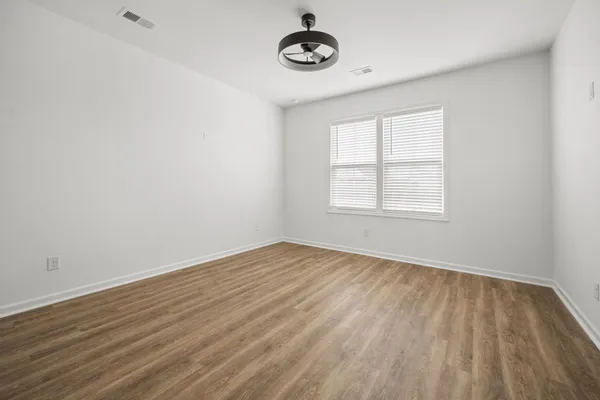 $2,500 | 762 Blueway Avenue, Summerville, SC 29486