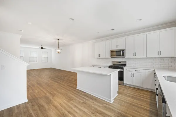 $2,500 | 762 Blueway Avenue, Summerville, SC 29486