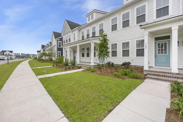 $2,500 | 762 Blueway Avenue, Summerville, SC 29486