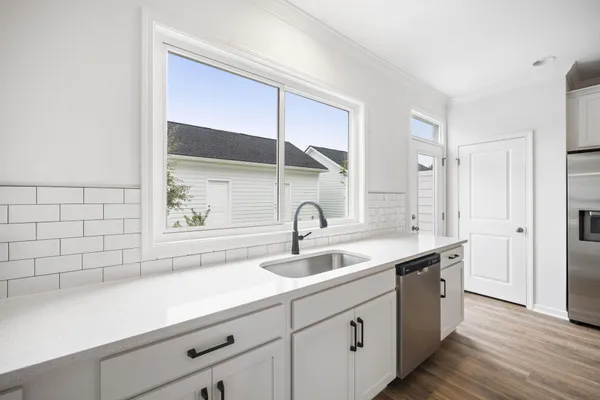 $2,500 | 762 Blueway Avenue, Summerville, SC 29486