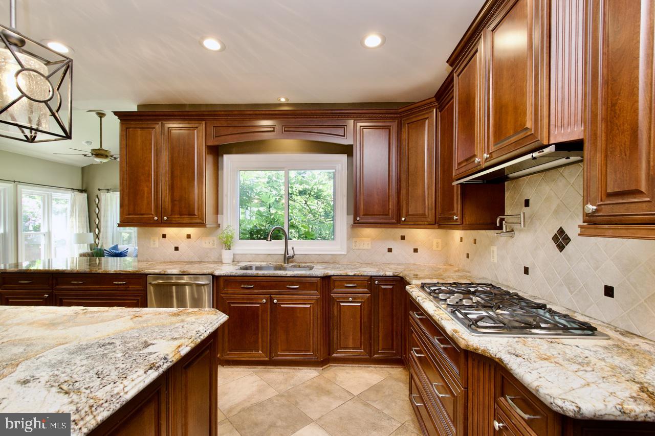 5495 Ashleigh Road Fairfax, VA 22030 - Photo 11 of 65 Gallery Image 11