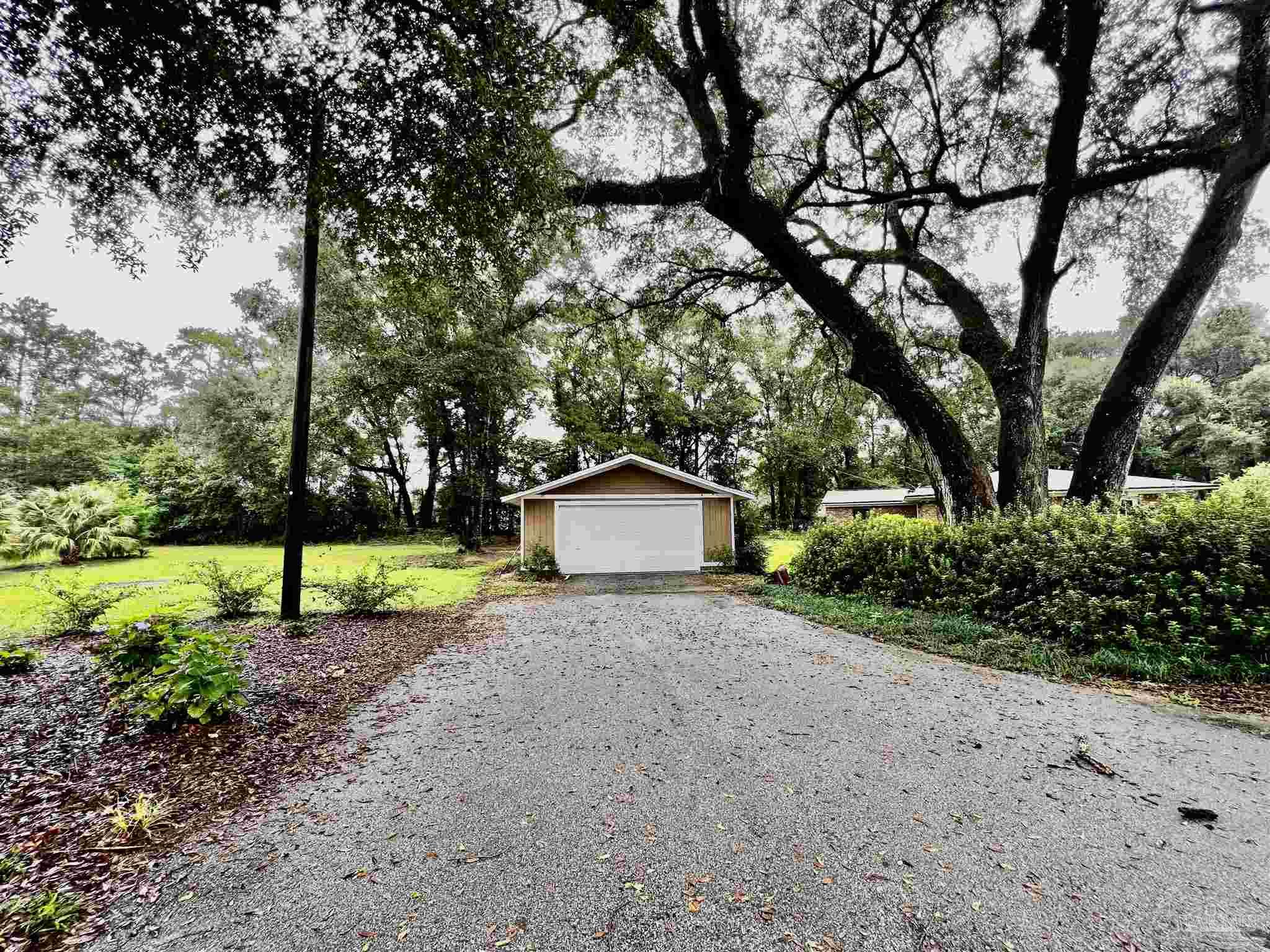 4640 Bessinger Lane Milton, FL 32571 - Photo 29 of 36