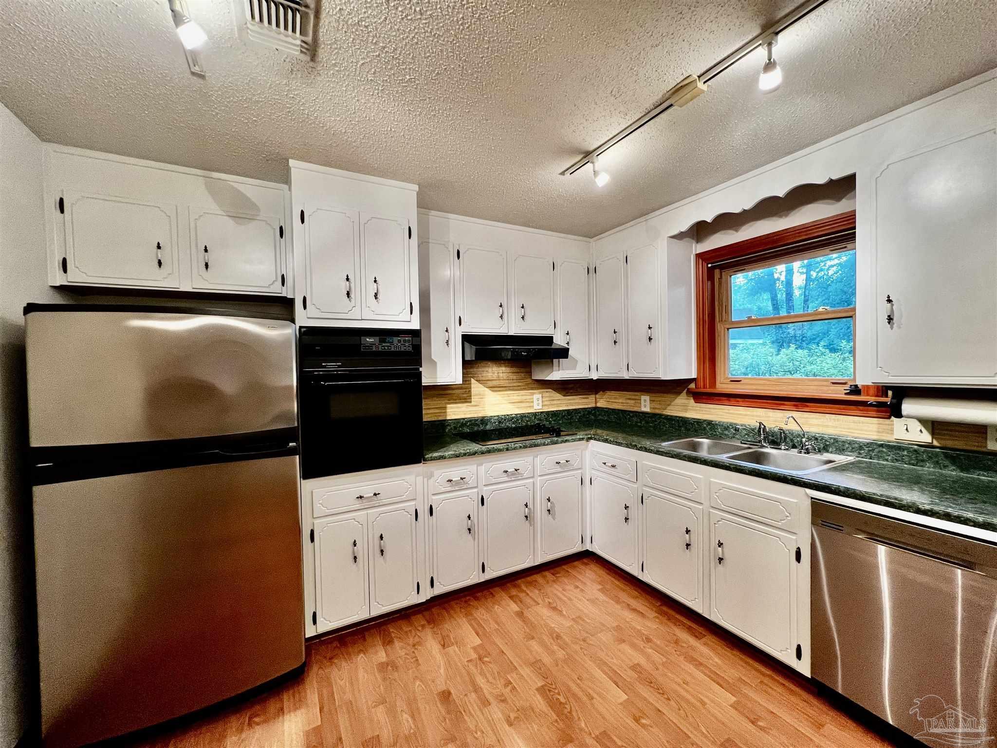 4640 Bessinger Lane Milton, FL 32571 - Photo 8 of 36