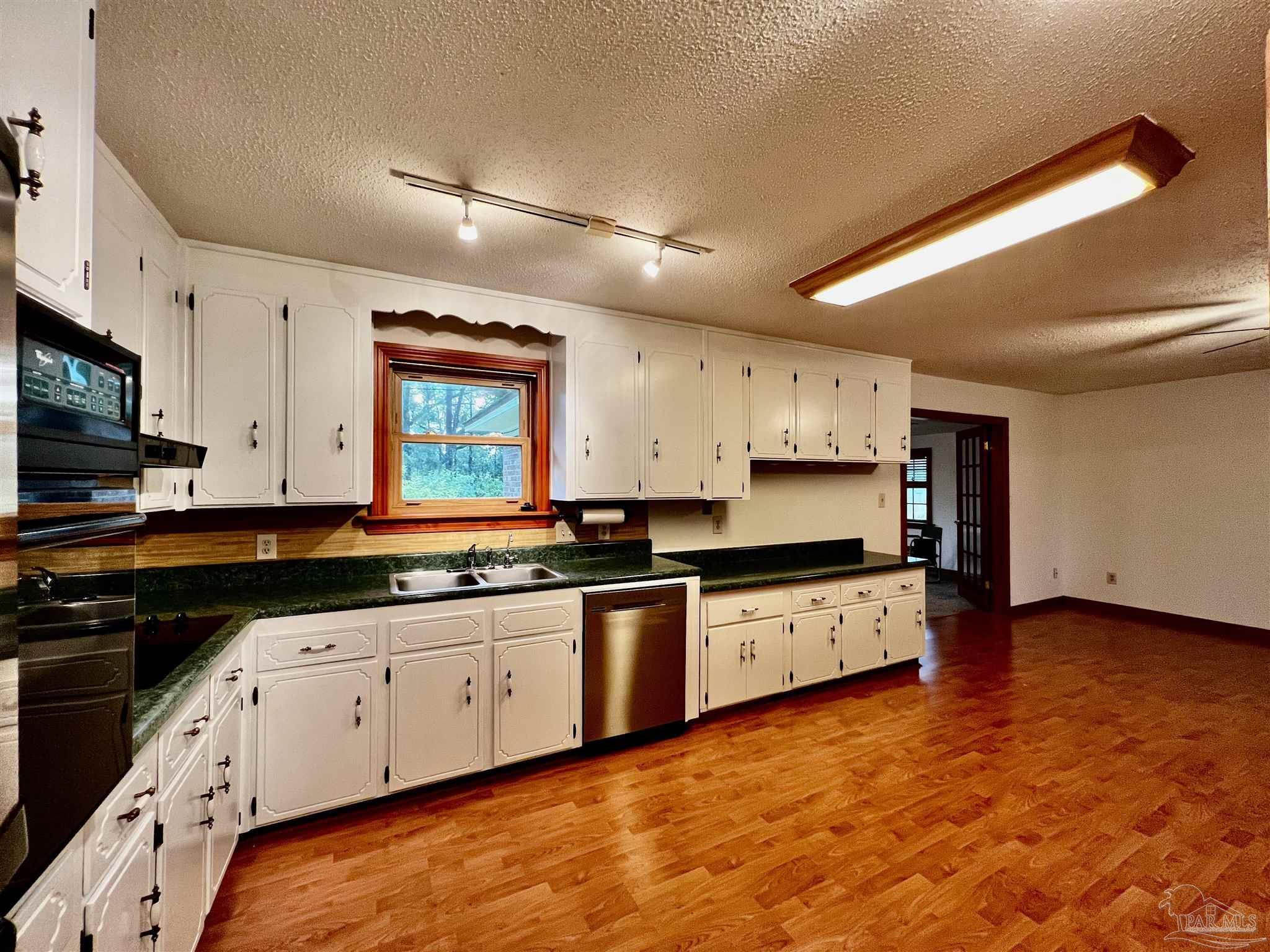 4640 Bessinger Lane Milton, FL 32571 - Photo 10 of 36