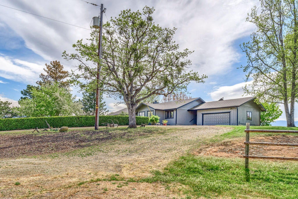 6069 Hughes Road Medford, OR 97504 - Photo 27 of 84 HR(27)