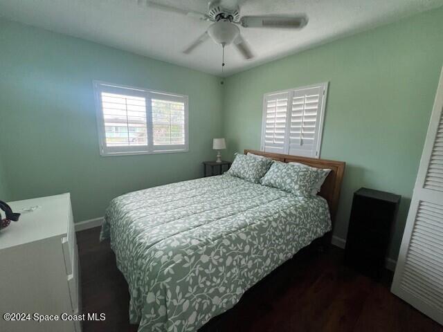 303 Amherst Avenue Melbourne, FL 32901 - Photo 5 of 7 a bedroom with a bed and a window