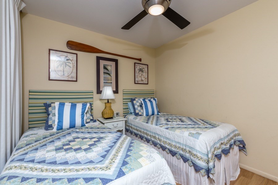 68-1745 Waikoloa Road, Unit L101 Waikoloa, HI 96738 - Photo 11 of 27 a bedroom that has a bed and a table in it