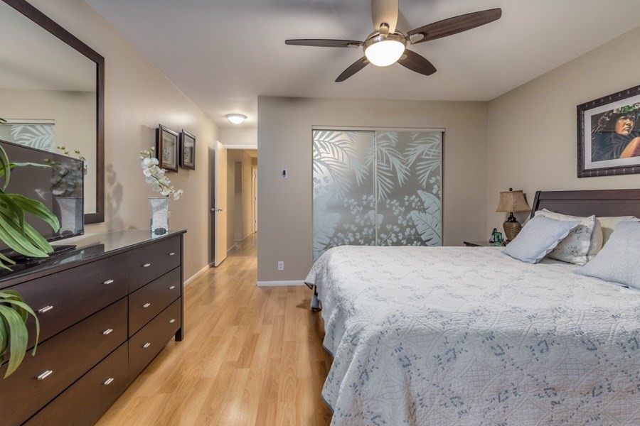 68-1745 Waikoloa Road, Unit L101 Waikoloa, HI 96738 - Photo 8 of 27 a spacious bedroom with a bed and a chandelier