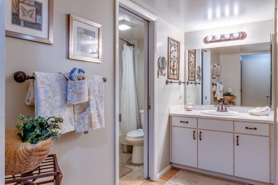68-1745 Waikoloa Road, Unit L101 Waikoloa, HI 96738 - Photo 10 of 27 a bathroom with a sink and a mirror