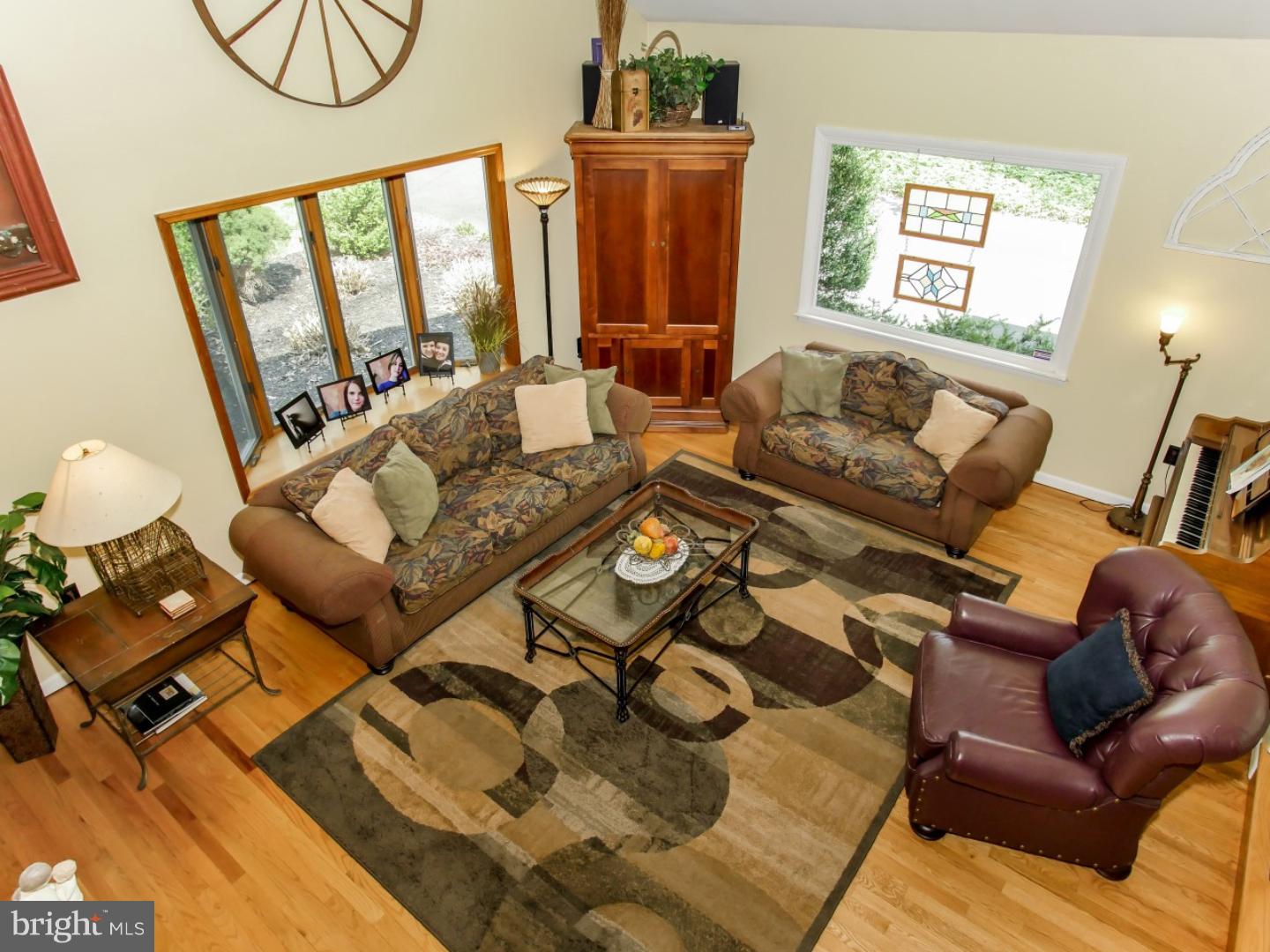 837 Sandy Run Road Yardley, PA 19067 - Photo 11 of 25 Living Room