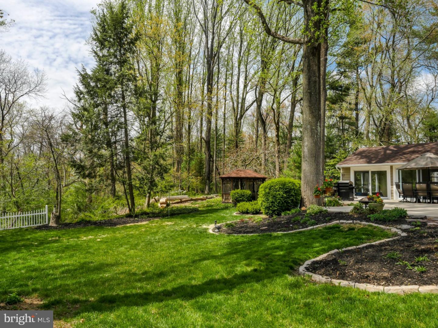 837 Sandy Run Road Yardley, PA 19067 - Photo 3 of 25 Back Yard