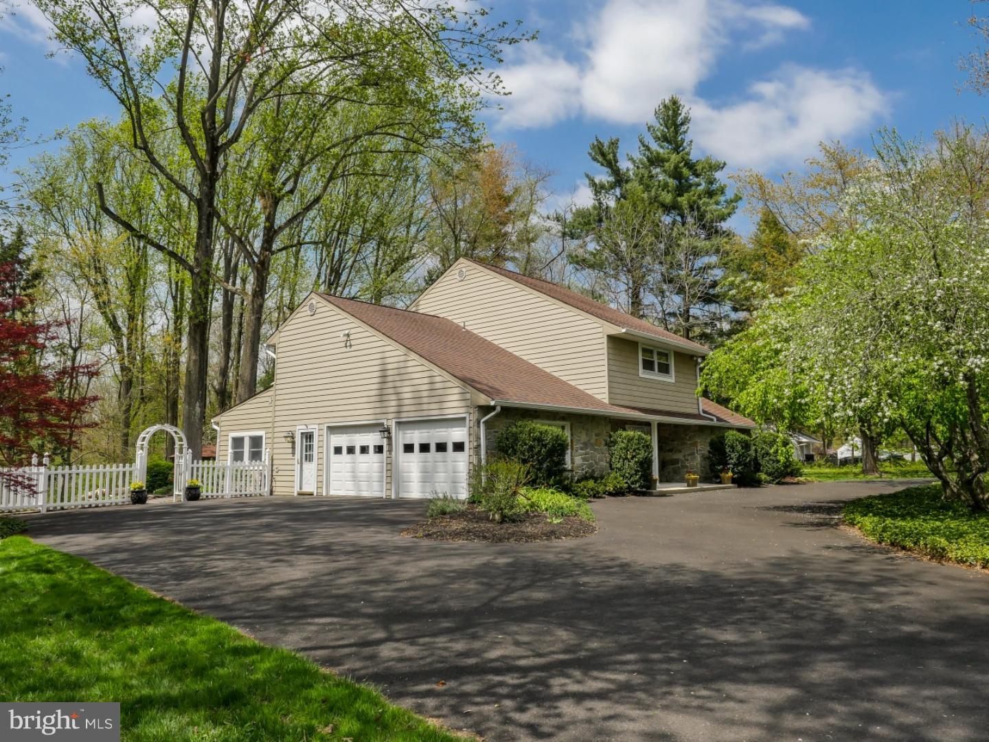 837 Sandy Run Road Yardley, PA 19067 - Photo 5 of 25 Exterior Side