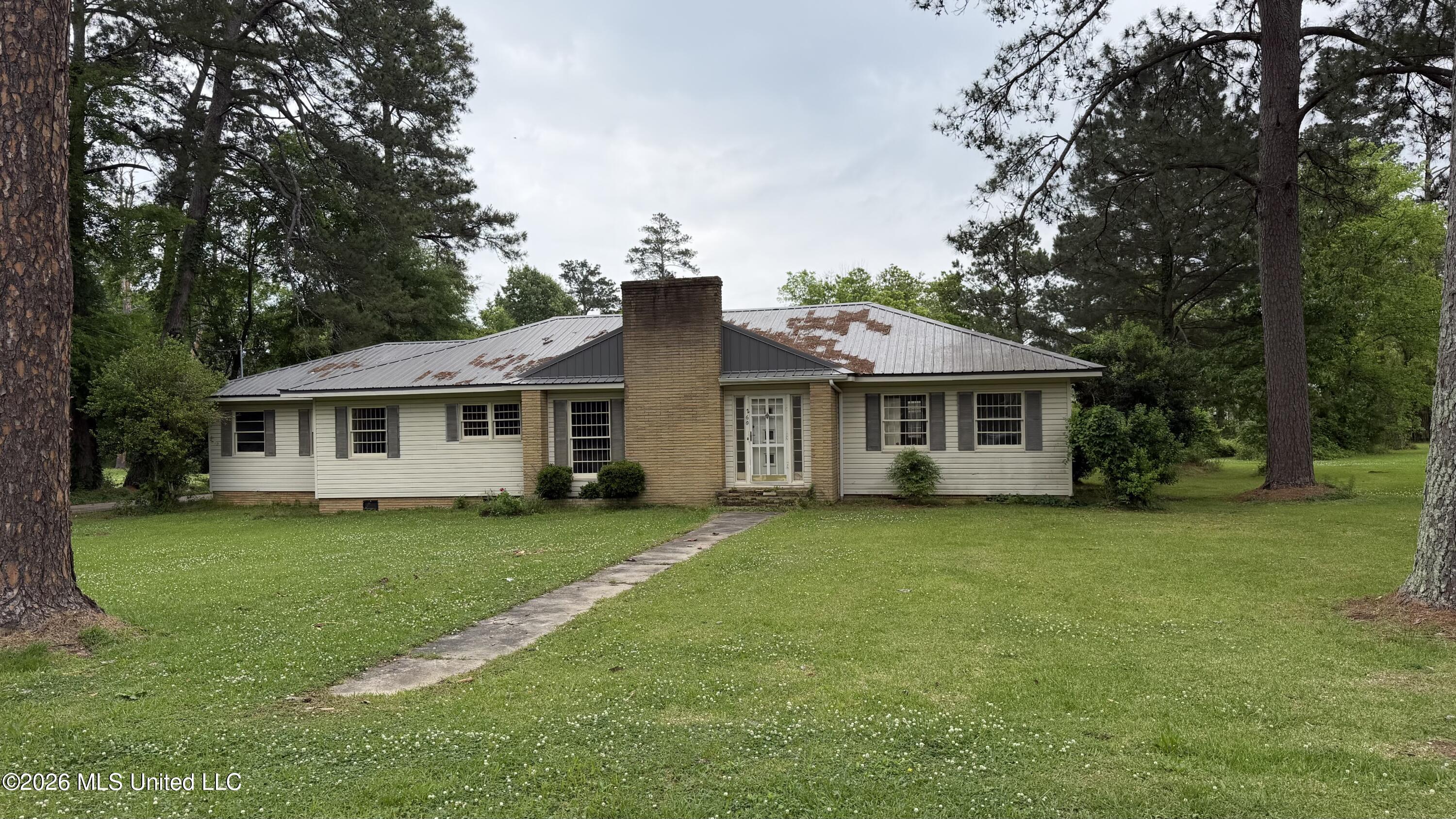 260 North Davis Street Forest, MS 39074 - Photo 2 of 3 IMG_0889