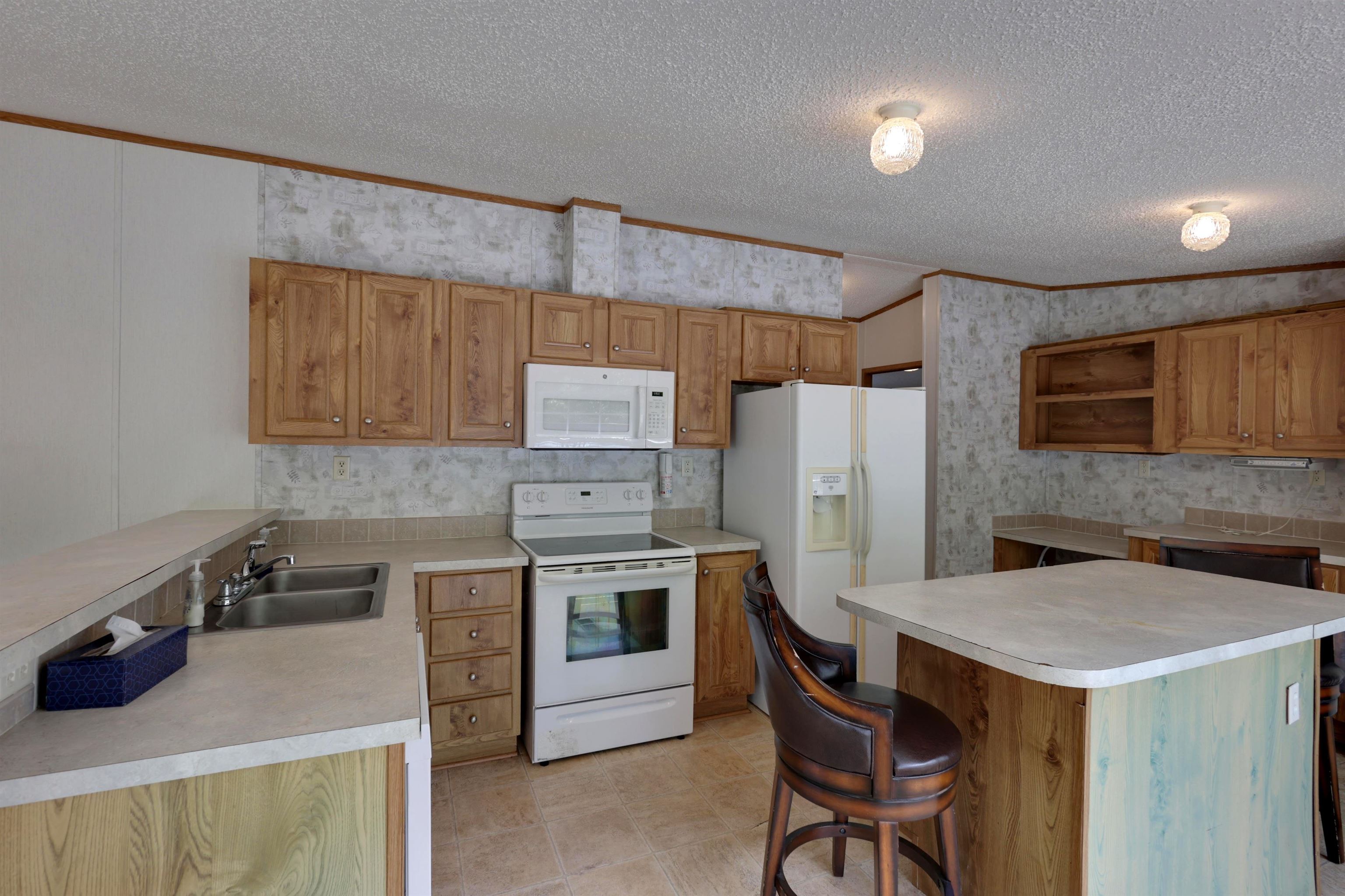 39 Cr 360 Road Iuka, MS 38852 - Photo 11 of 31 a kitchen with a stove a refrigerator and a sink