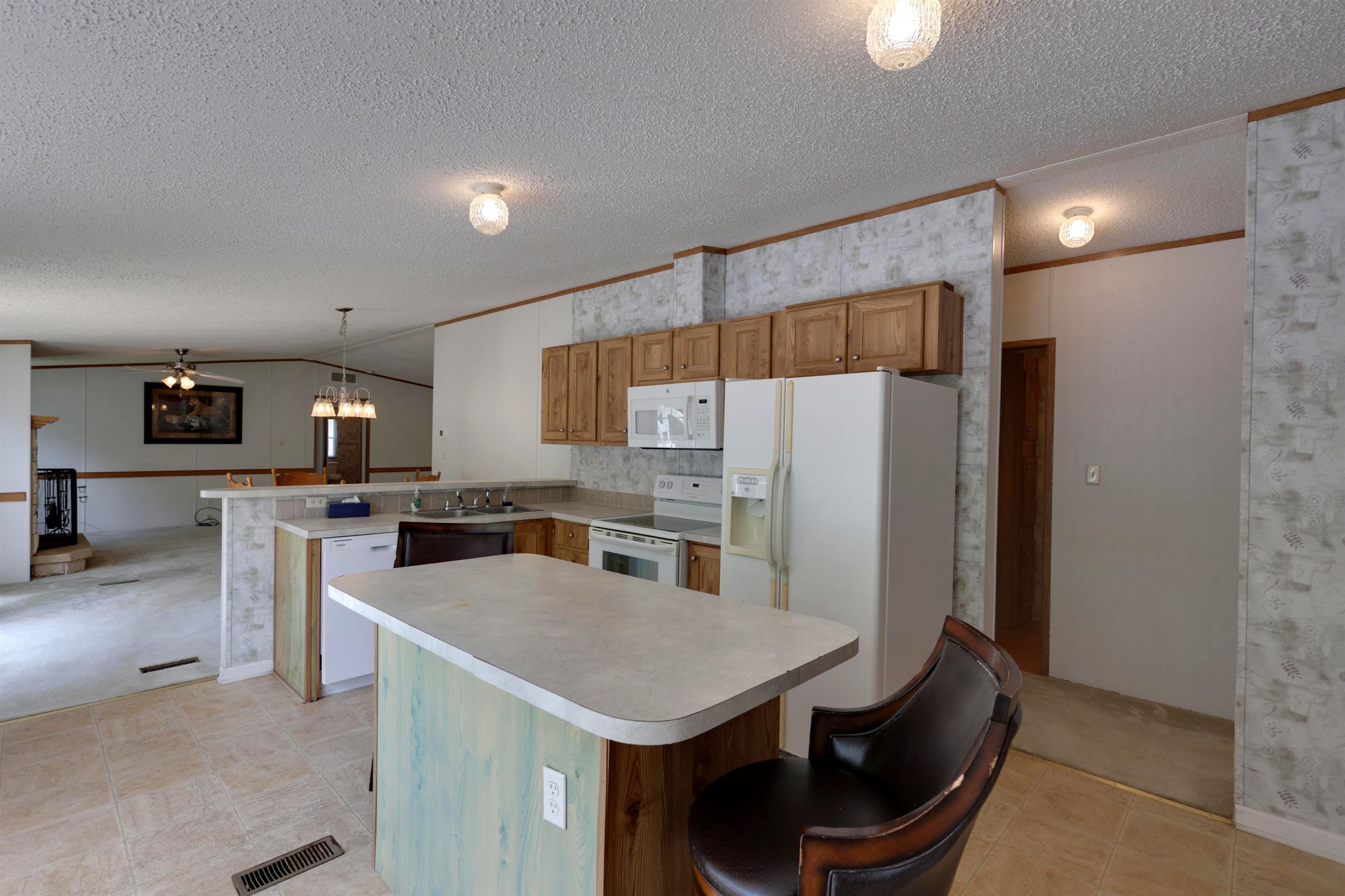 39 Cr 360 Road Iuka, MS 38852 - Photo 12 of 31 a kitchen with stainless steel appliances a table and chairs in it