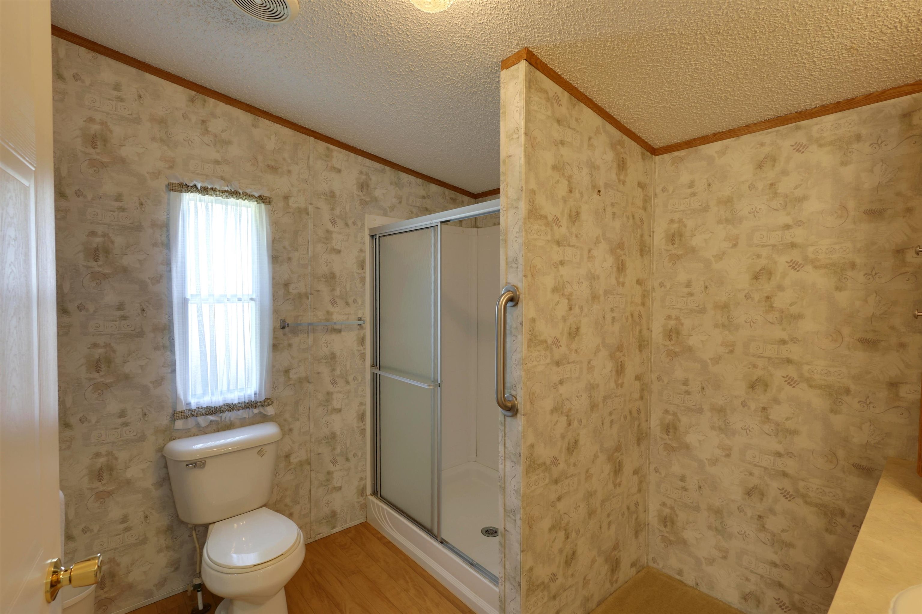 39 Cr 360 Road Iuka, MS 38852 - Photo 17 of 31 a bathroom with a toilet and a shower