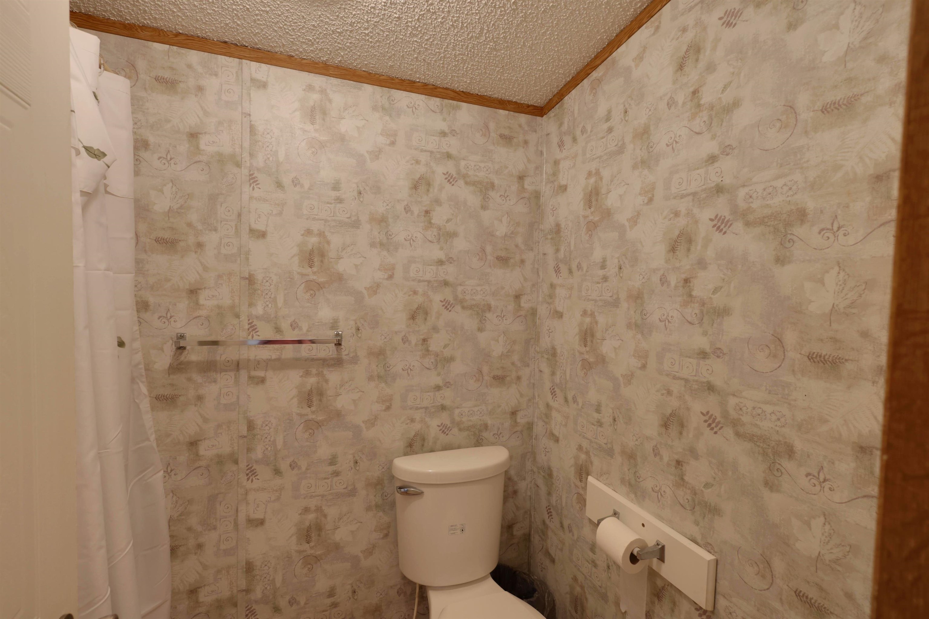 39 Cr 360 Road Iuka, MS 38852 - Photo 21 of 31 a bathroom with a toilet and a shower curtain