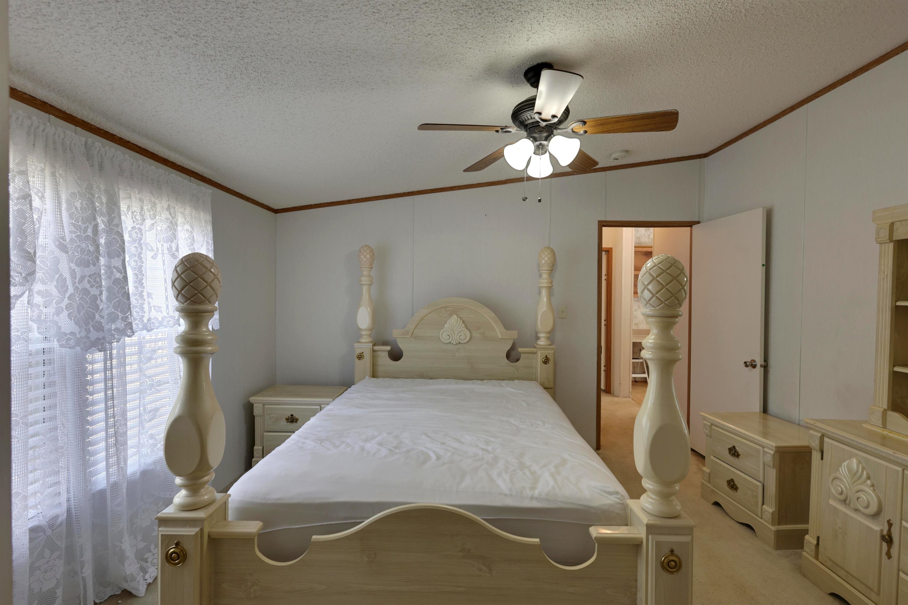 39 Cr 360 Road Iuka, MS 38852 - Photo 26 of 31 a bedroom with a bed and a chandelier