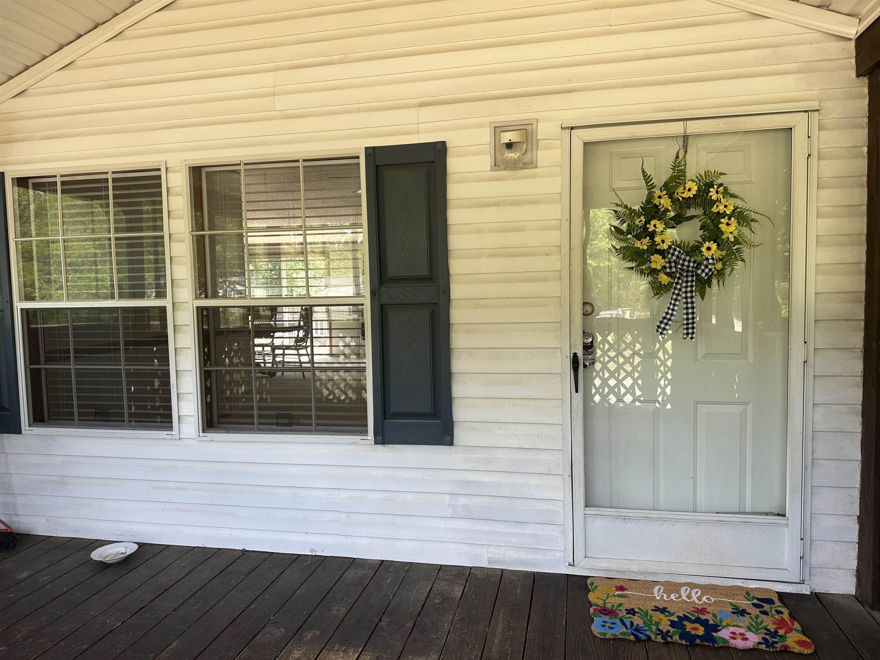 39 Cr 360 Road Iuka, MS 38852 - Photo 3 of 31 a view of balcony with wooden floor