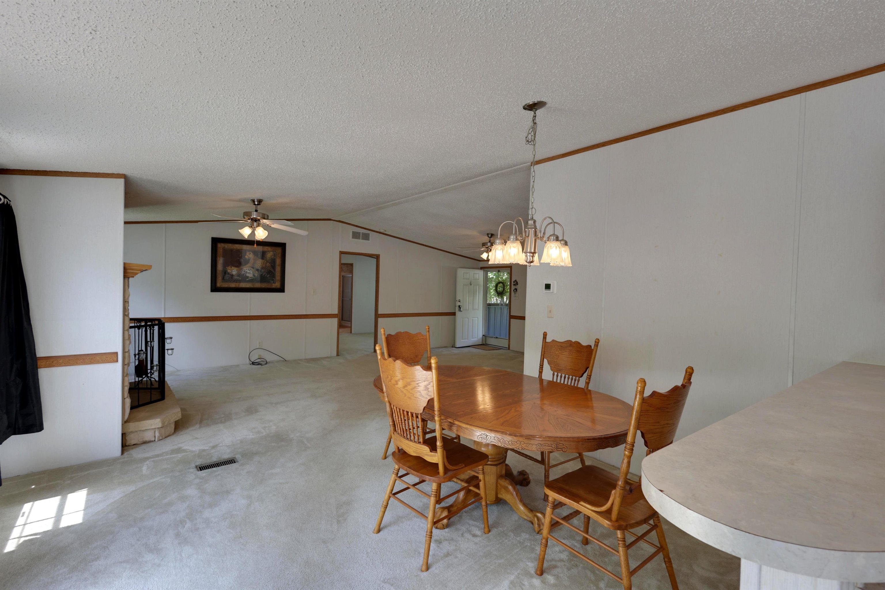 39 Cr 360 Road Iuka, MS 38852 - Photo 8 of 31 a dining room with furniture and window