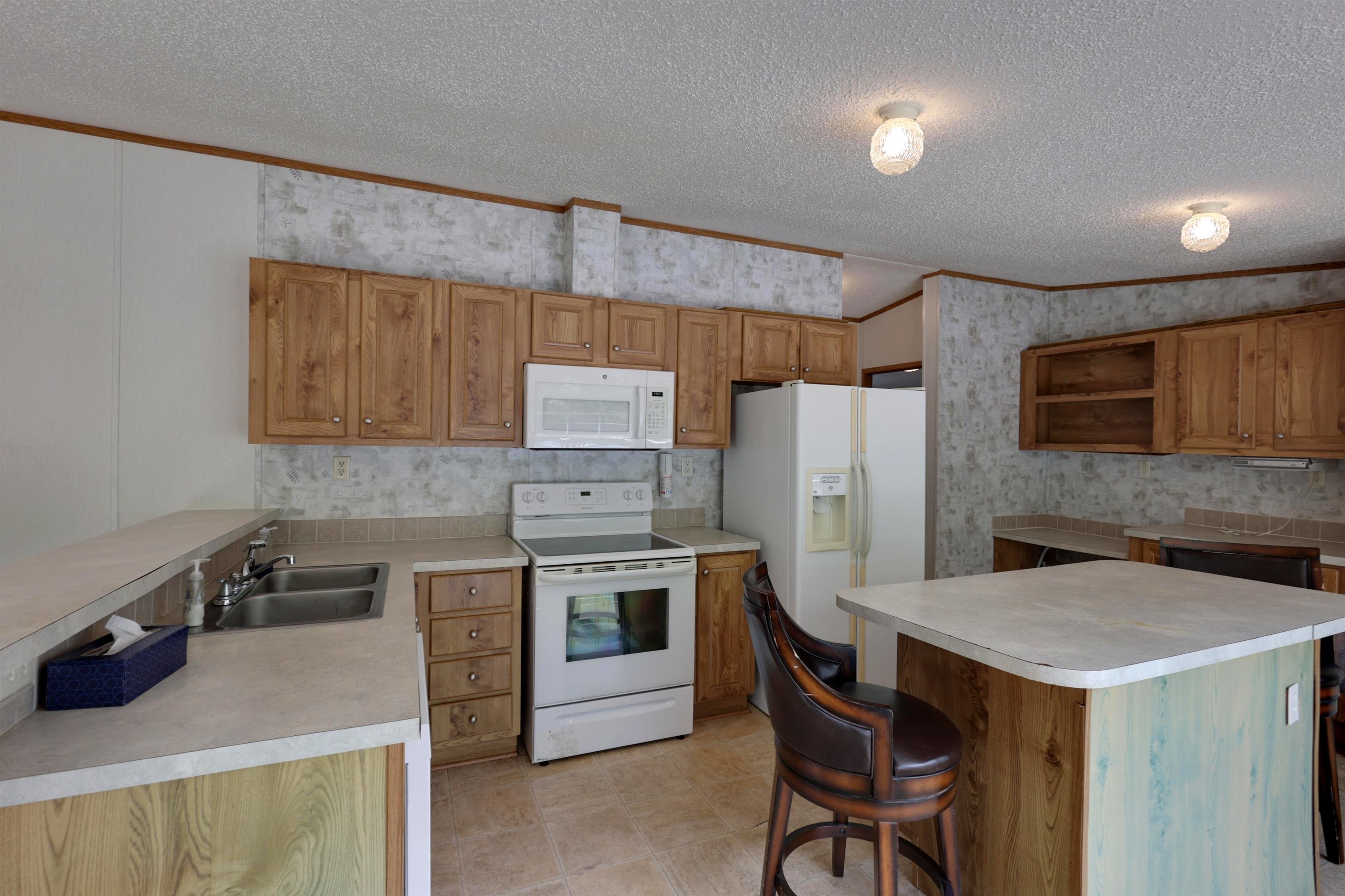 39 Cr 360 Road Iuka, MS 38852 - Photo 10 of 31 a kitchen with a stove a refrigerator and a sink