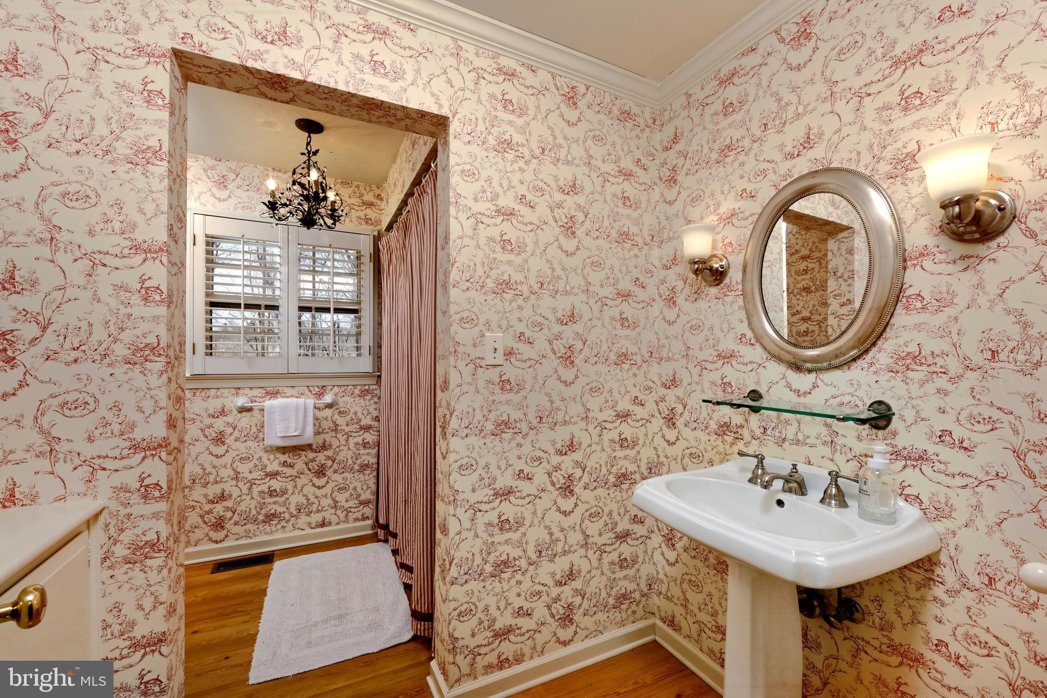 3566 Zulla Road The Plains, VA 20198 - Photo 20 of 50 Full Bath is shared by two guest bedrooms