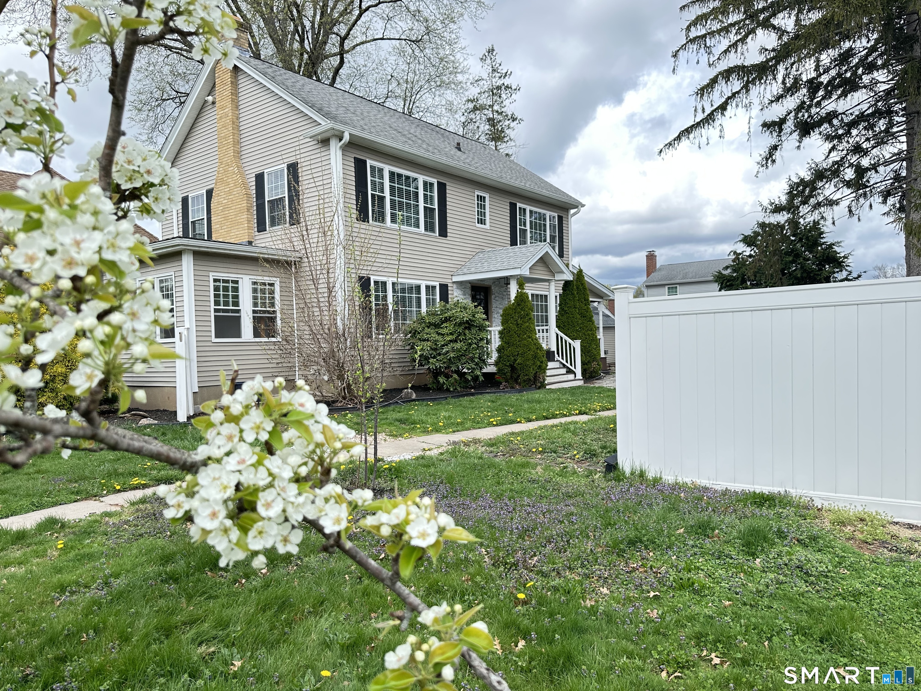 49 Clearfield Road Wethersfield, CT 06109 - Photo 2 of 28