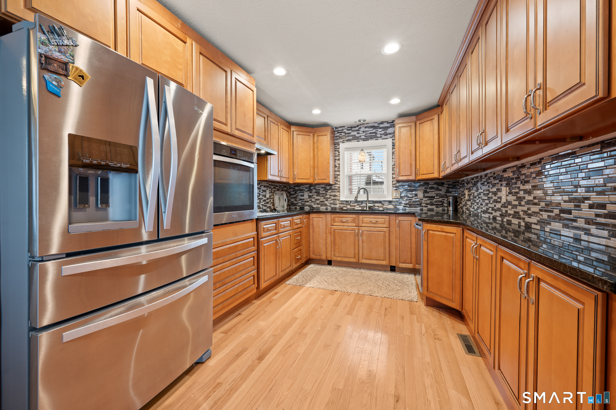 49 Clearfield Road Wethersfield, CT 06109 - Photo 3 of 28