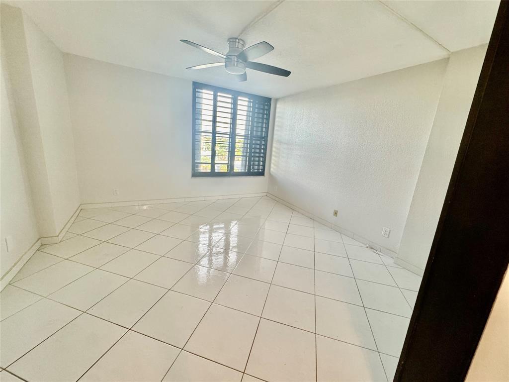 13 Royal Palm Way, Unit 5050 Boca Raton, FL 33432 - Photo 17 of 31 a view of an empty room and window