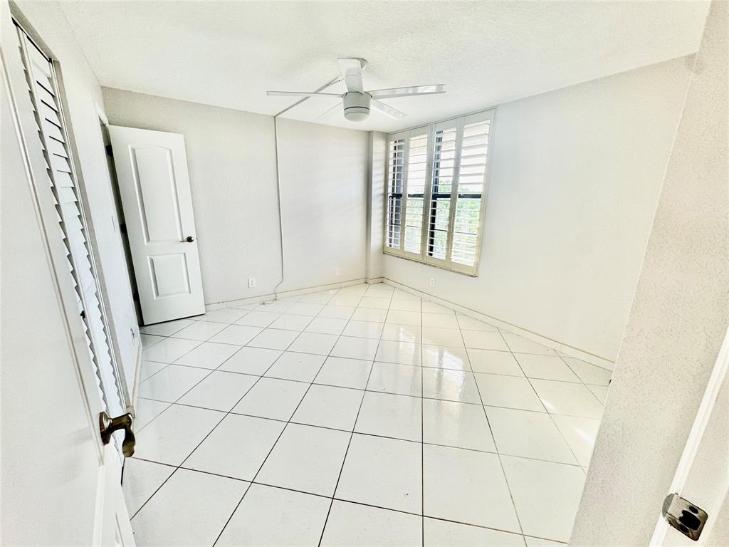 13 Royal Palm Way, Unit 5050 Boca Raton, FL 33432 - Photo 19 of 31 a view of an entryway with a window