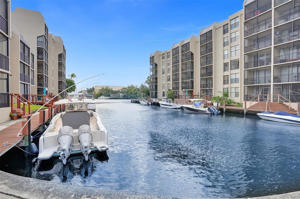 13 Royal Palm Way, Unit 5050 Boca Raton, FL 33432 - Photo 22 of 31 a view of a building with sitting area