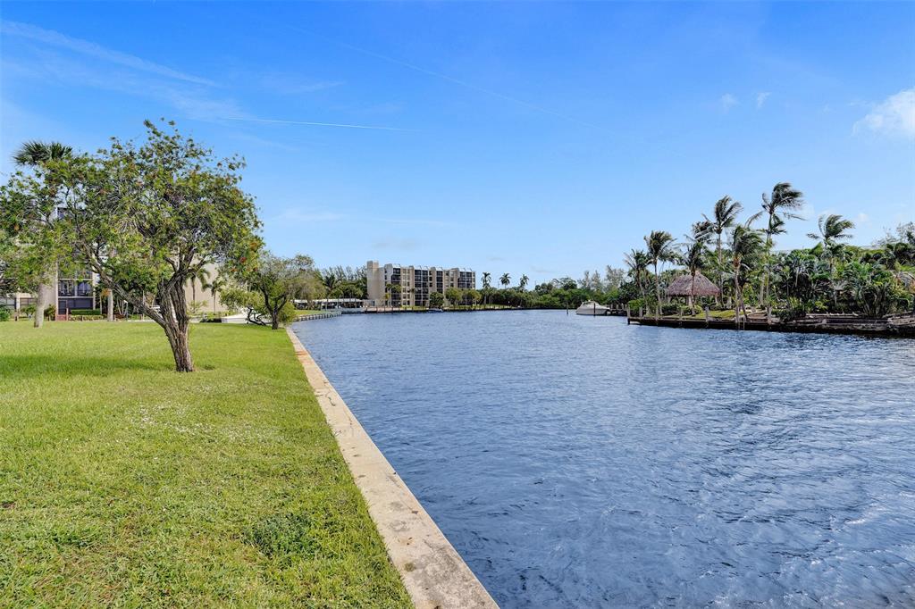 13 Royal Palm Way, Unit 5050 Boca Raton, FL 33432 - Photo 5 of 31 a view of a lake