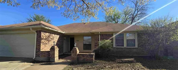$285,000 | 934 Robinwood Drive, Arlington, TX 76017