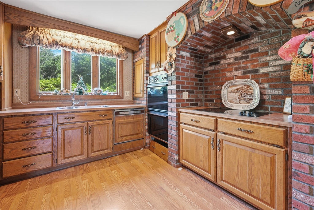 126 Lucy Little Road Dartmouth, MA 02747 - Photo 17 of 27