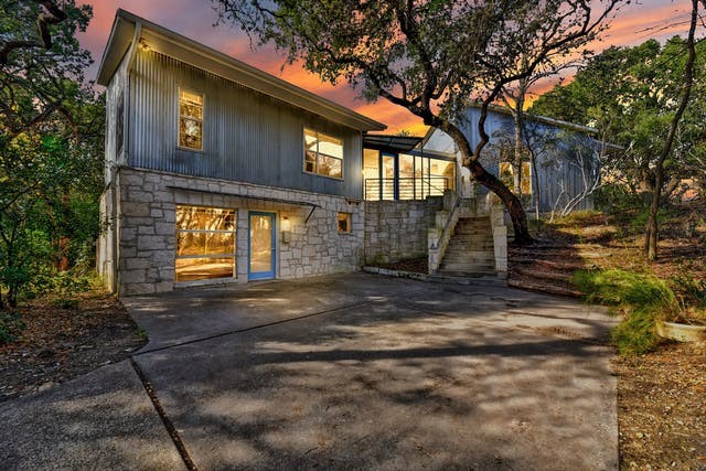 a view of a house with a yard
