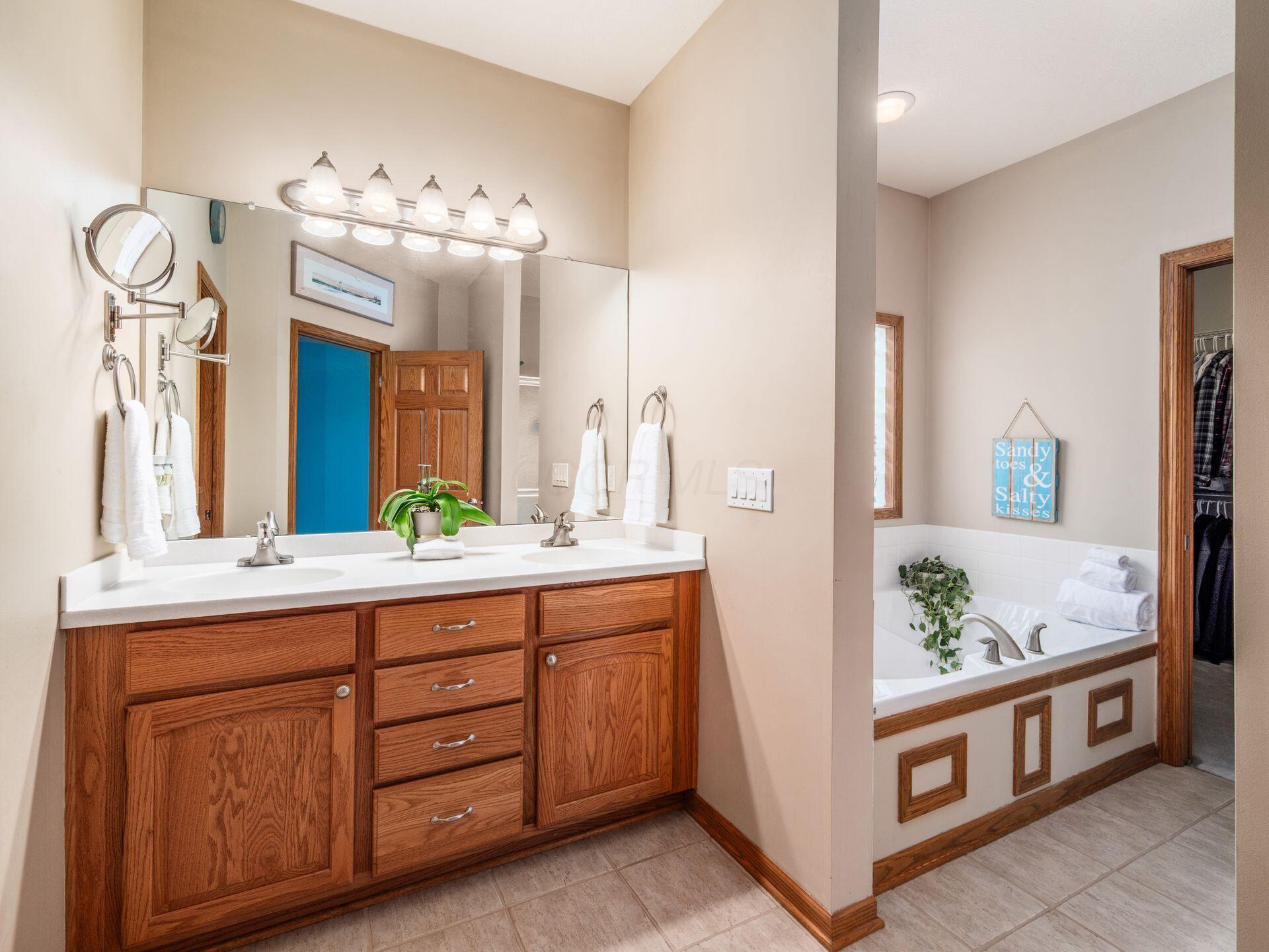 1397 Horseshoe Road Delaware, OH 43015 - Photo 27 of 64 Owner's Bath