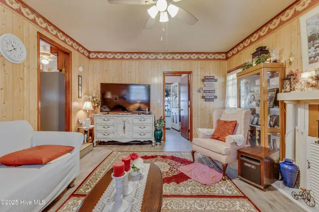 $219,900 | 307 West Westbrook Street, Wallace, NC 28466