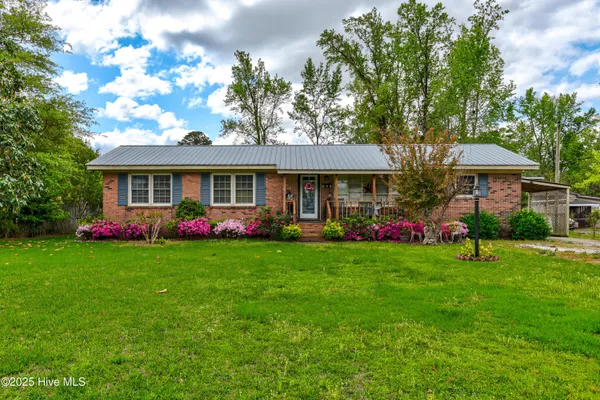 $221,900 | 307 West Westbrook Street, Wallace, NC 28466