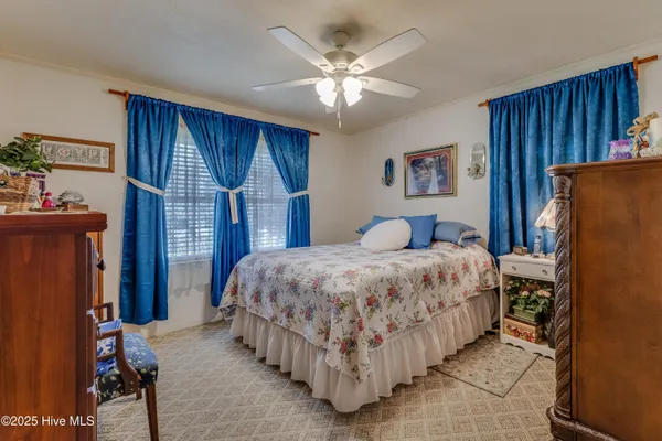 $221,900 | 307 West Westbrook Street, Wallace, NC 28466