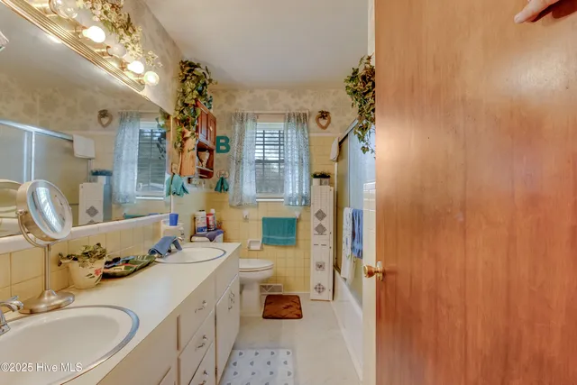 $219,900 | 307 West Westbrook Street, Wallace, NC 28466