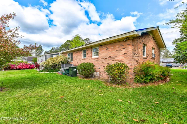 $219,900 | 307 West Westbrook Street, Wallace, NC 28466