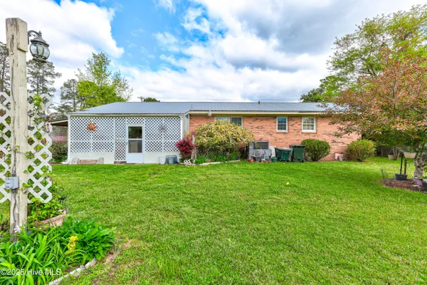 $221,900 | 307 West Westbrook Street, Wallace, NC 28466