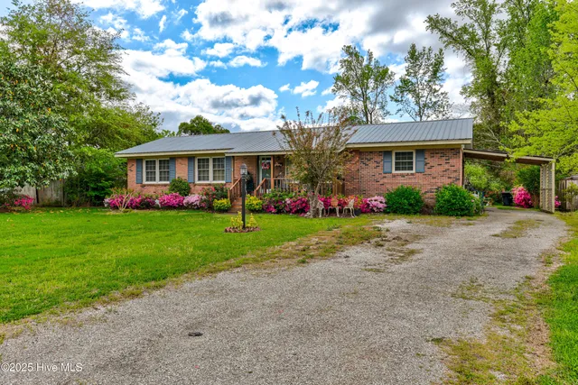 $219,900 | 307 West Westbrook Street, Wallace, NC 28466