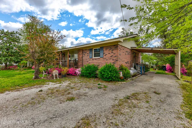 $219,900 | 307 West Westbrook Street, Wallace, NC 28466