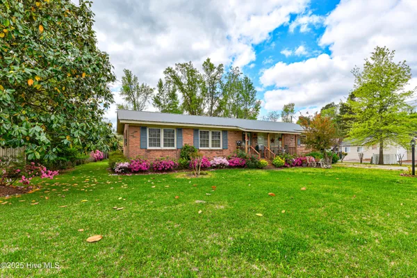 $221,900 | 307 West Westbrook Street, Wallace, NC 28466